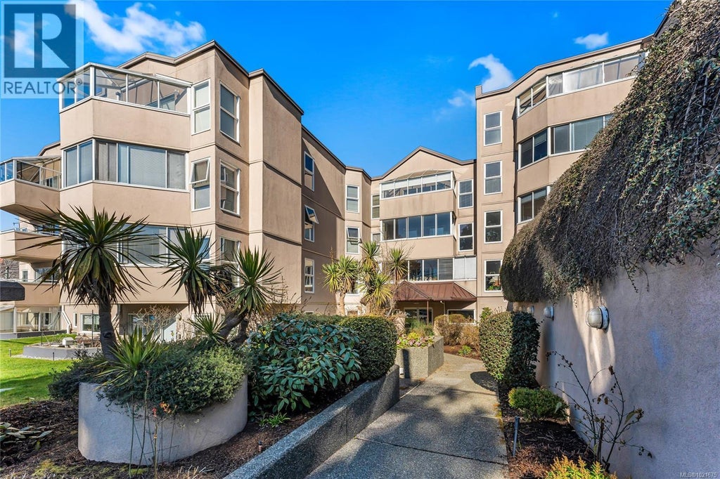 102 40 Gorge Road W, Saanich