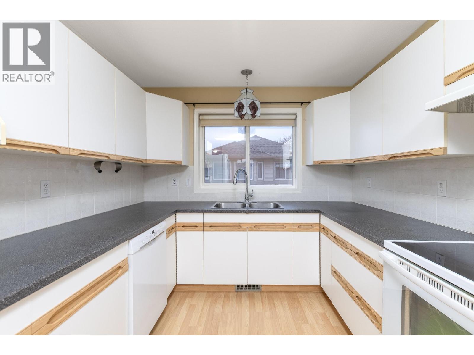 111 Harbourfront Drive Nw Unit# 14. Salmon Arm, British Columbia