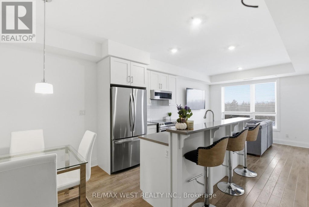 412 - 2 Adam Sellers Street, Markham (cornell)