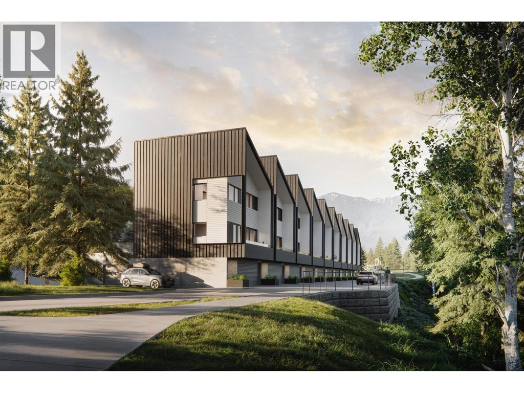 2 2900 University Boulevard, Squamish