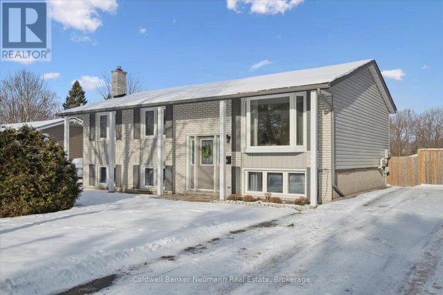 150 Applewood Crescent, Guelph (junction/onward Willow)
