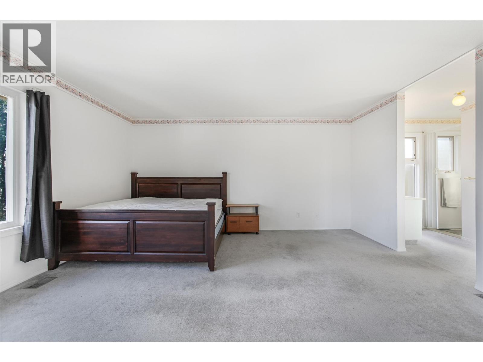 727 Cassiar Crescent. Kelowna, British Columbia