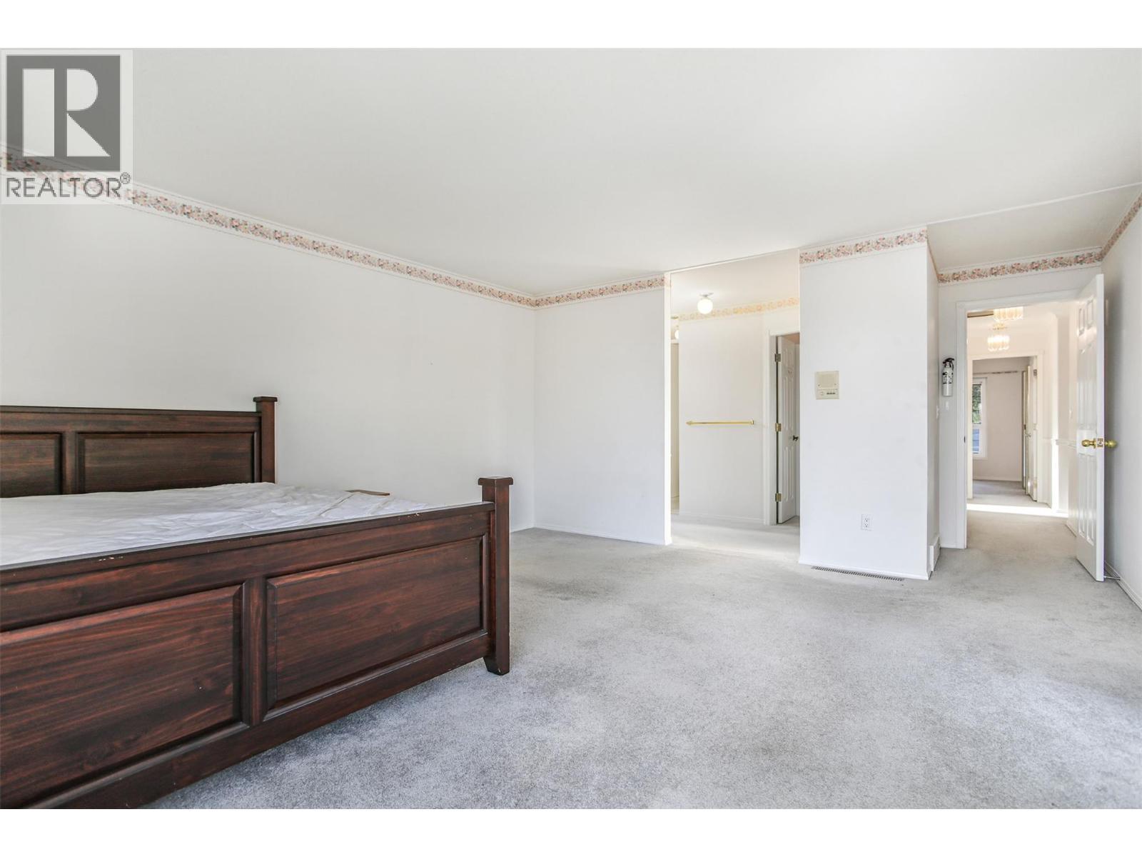 727 Cassiar Crescent. Kelowna, British Columbia