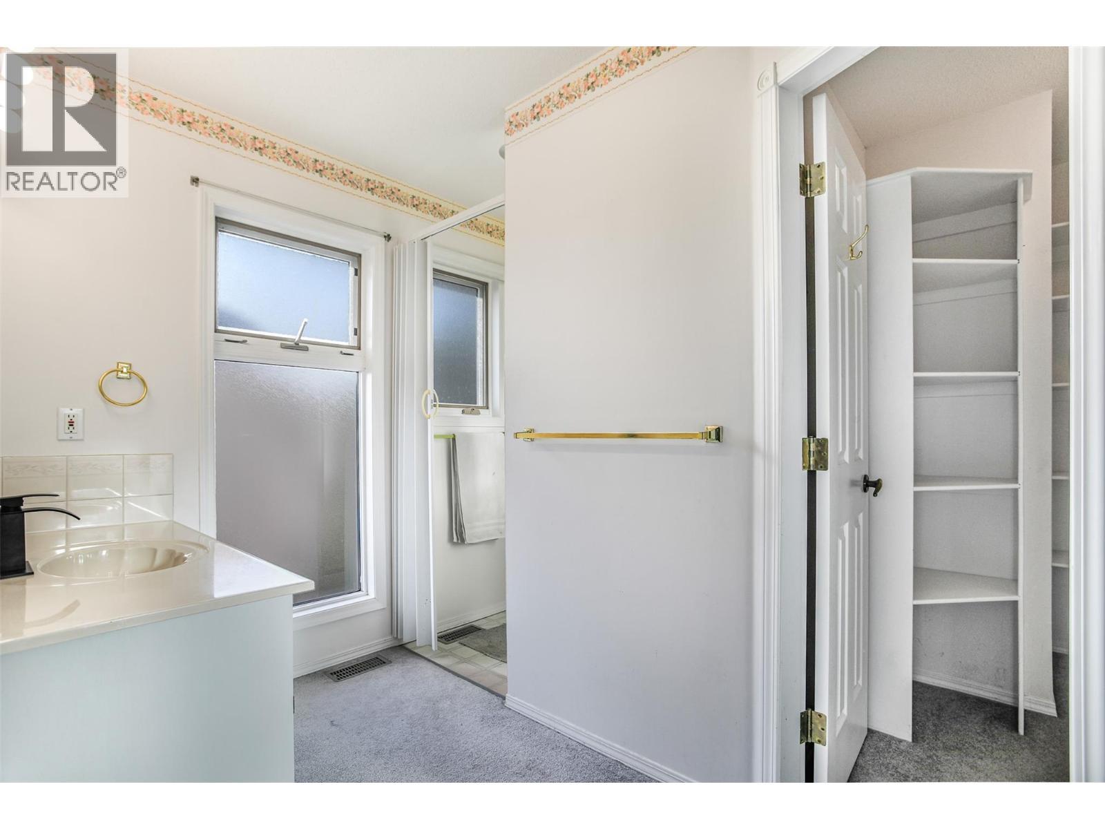 727 Cassiar Crescent. Kelowna, British Columbia