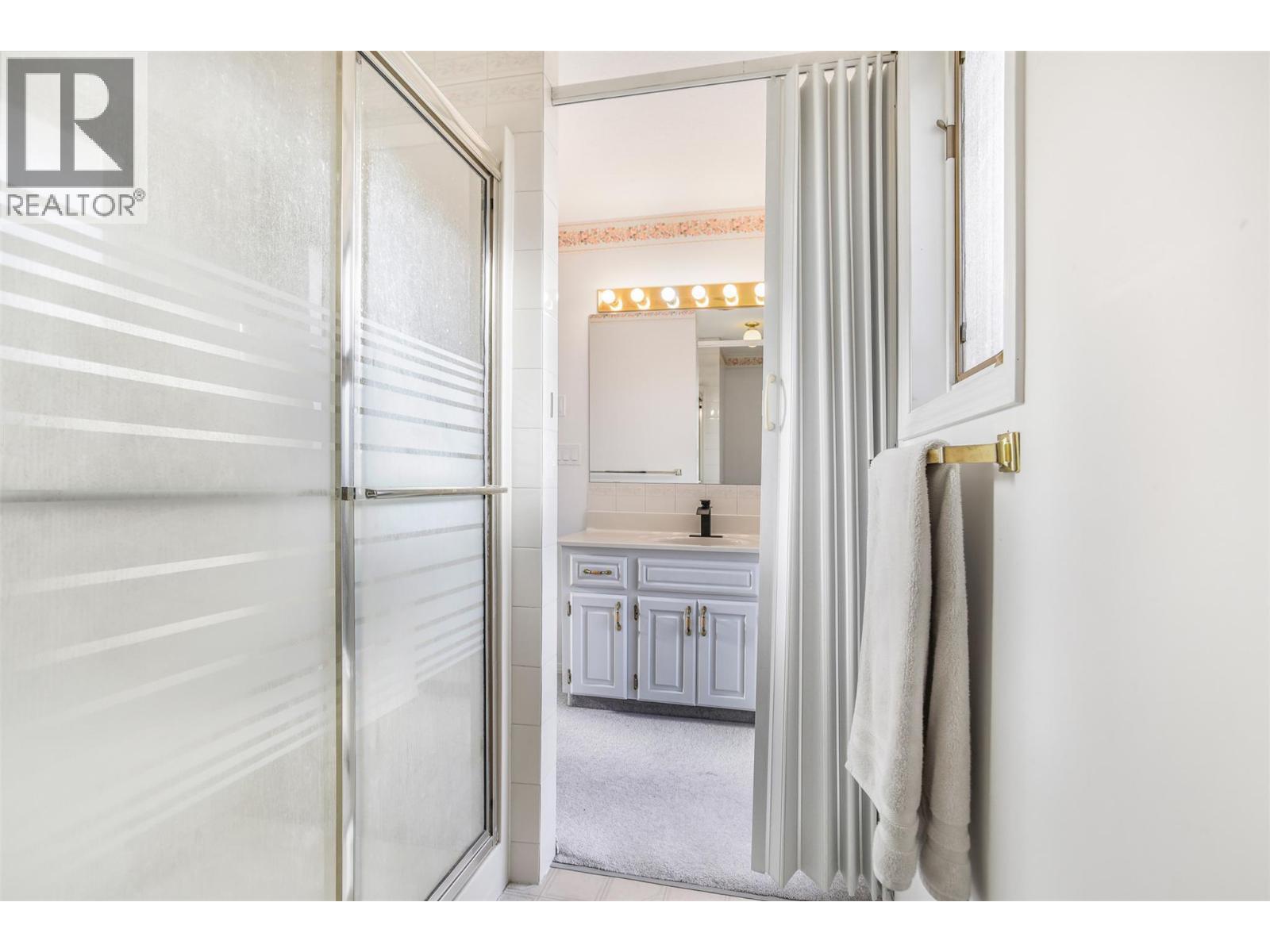 727 Cassiar Crescent. Kelowna, British Columbia