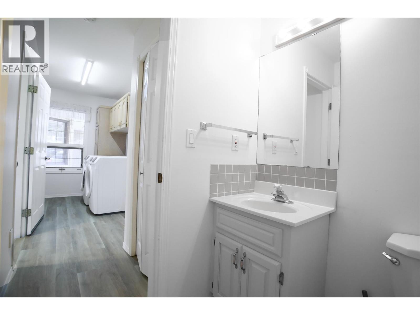 727 Cassiar Crescent. Kelowna, British Columbia