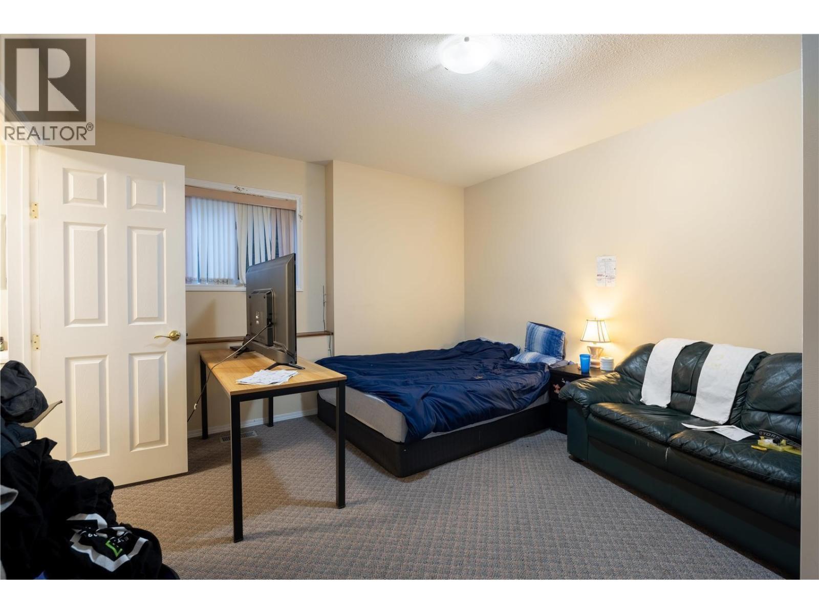 727 Cassiar Crescent. Kelowna, British Columbia