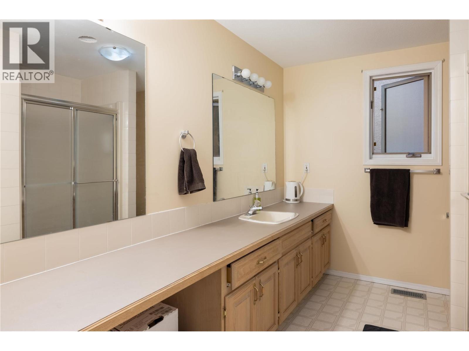 727 Cassiar Crescent. Kelowna, British Columbia