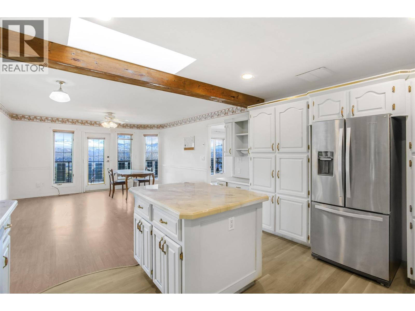 727 Cassiar Crescent. Kelowna, British Columbia