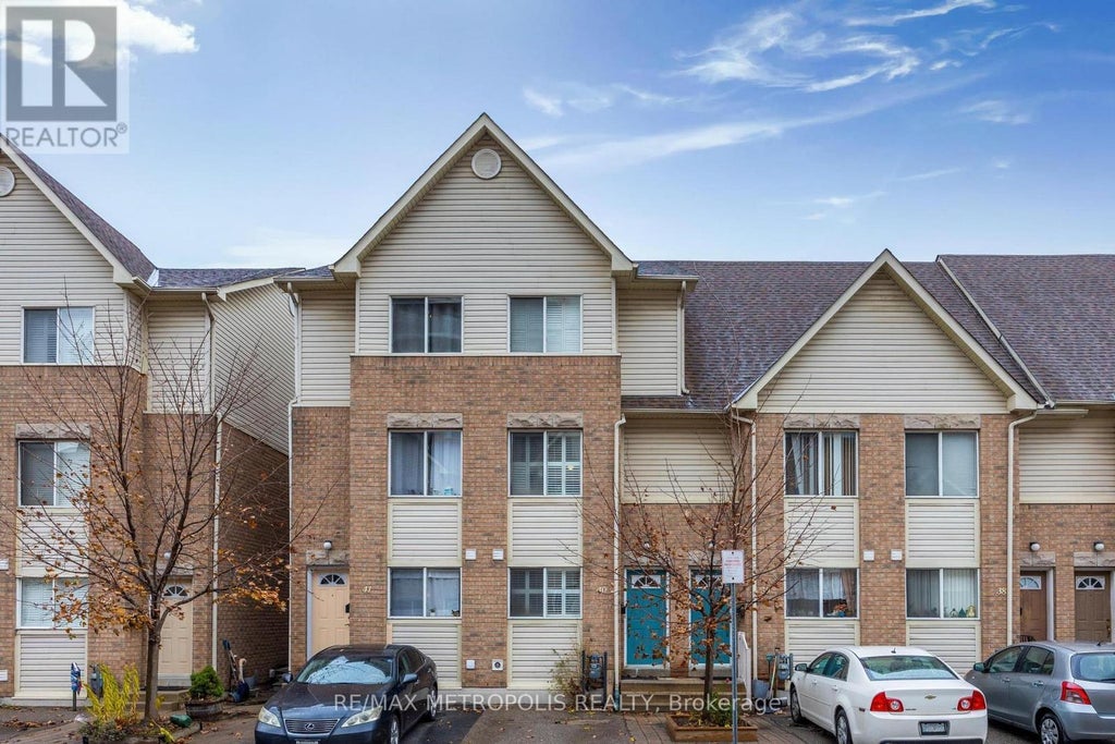 40 - 21 Replin Road, Toronto (englemount-Lawrence)