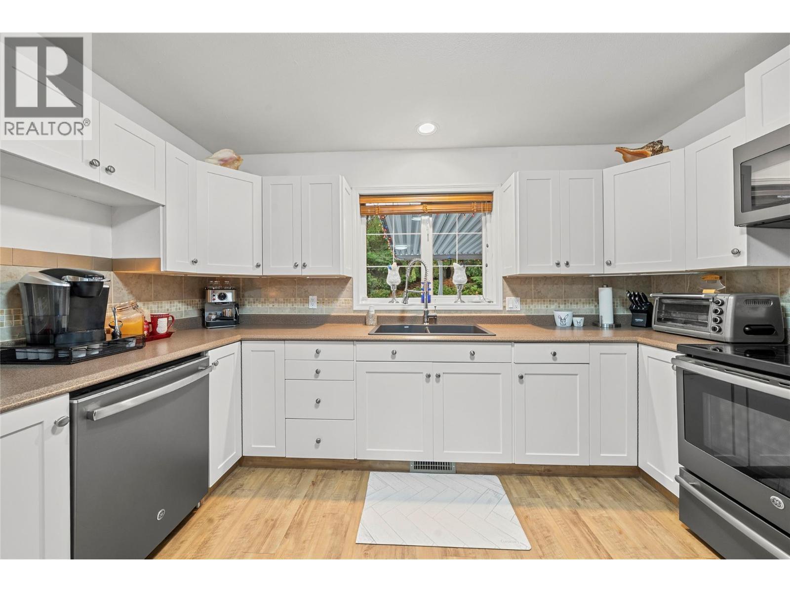 2421 Mount Tuam Crescent. Sorrento, British Columbia