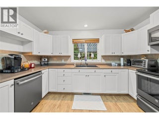 2421 Mount Tuam Crescent. Sorrento, British Columbia