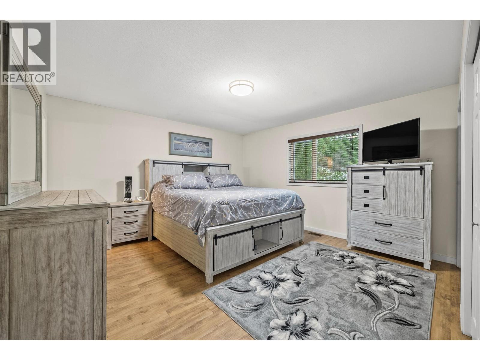 2421 Mount Tuam Crescent. Sorrento, British Columbia