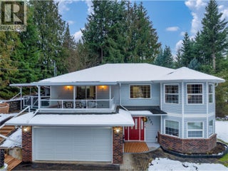 2421 Mount Tuam Crescent. Sorrento, British Columbia