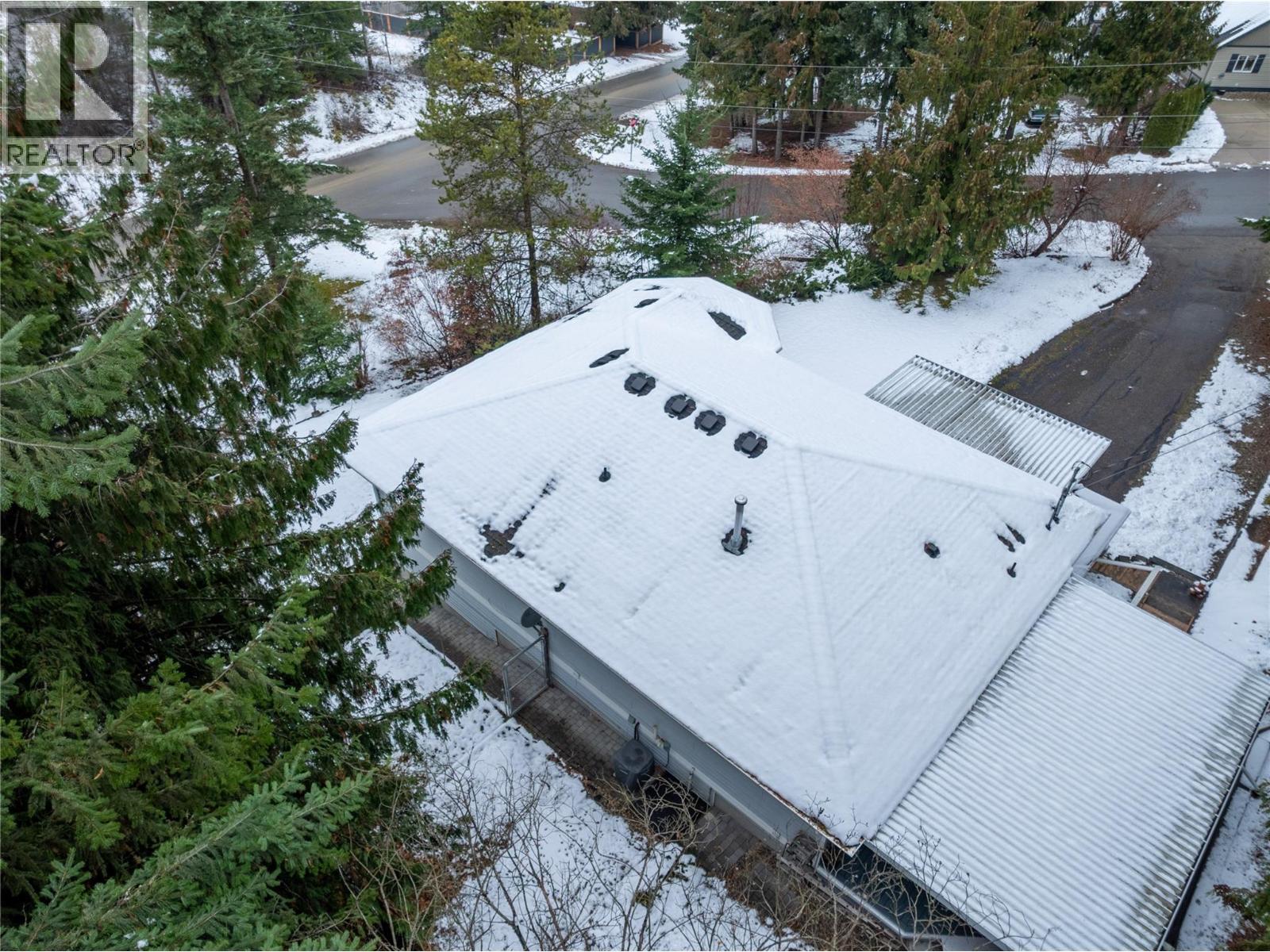 2421 Mount Tuam Crescent. Sorrento, British Columbia