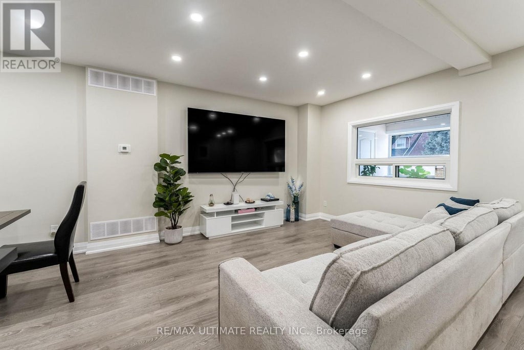 47 Mahoney Avenue, Toronto (mount Dennis)