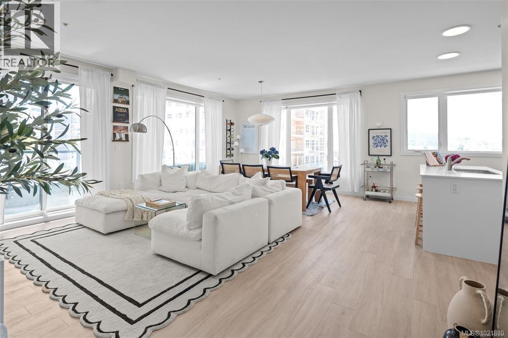 301 842 Orono Avenue, Langford