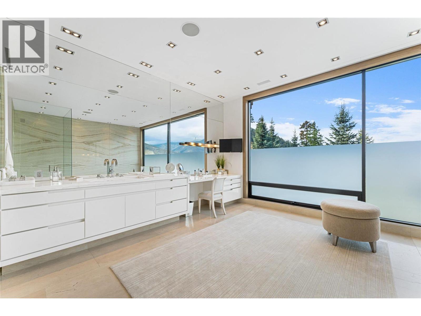 180 Sheerwater Court Unit# 23. Kelowna, British Columbia