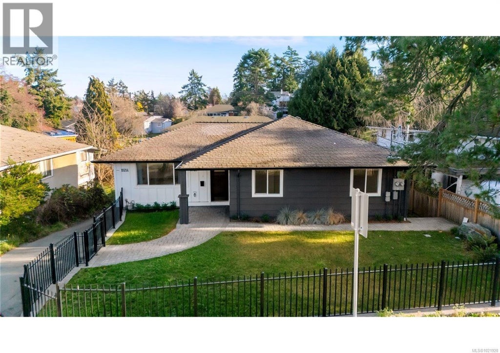 1021 Tillicum Road, Esquimalt