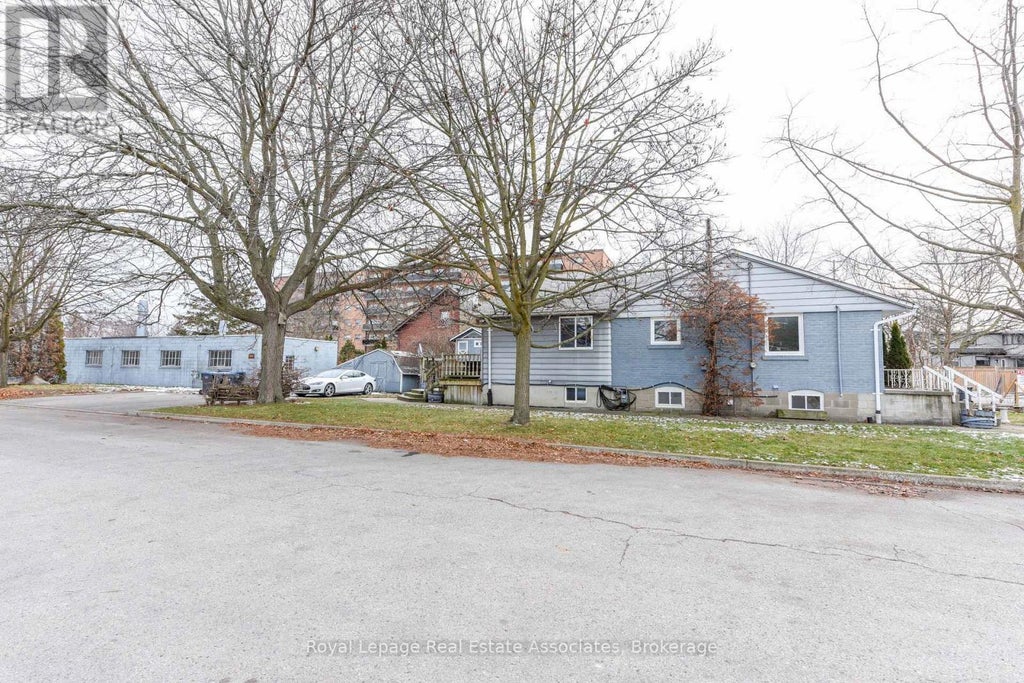 1089 Seneca Avenue, Mississauga (port Credit)