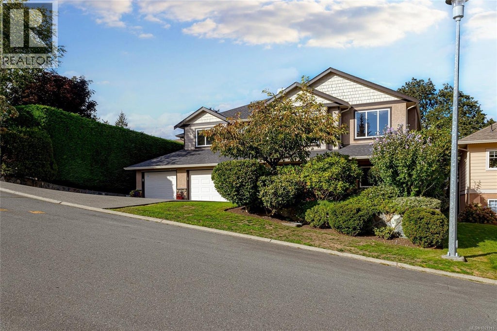 1204 Knockan Place, Saanich