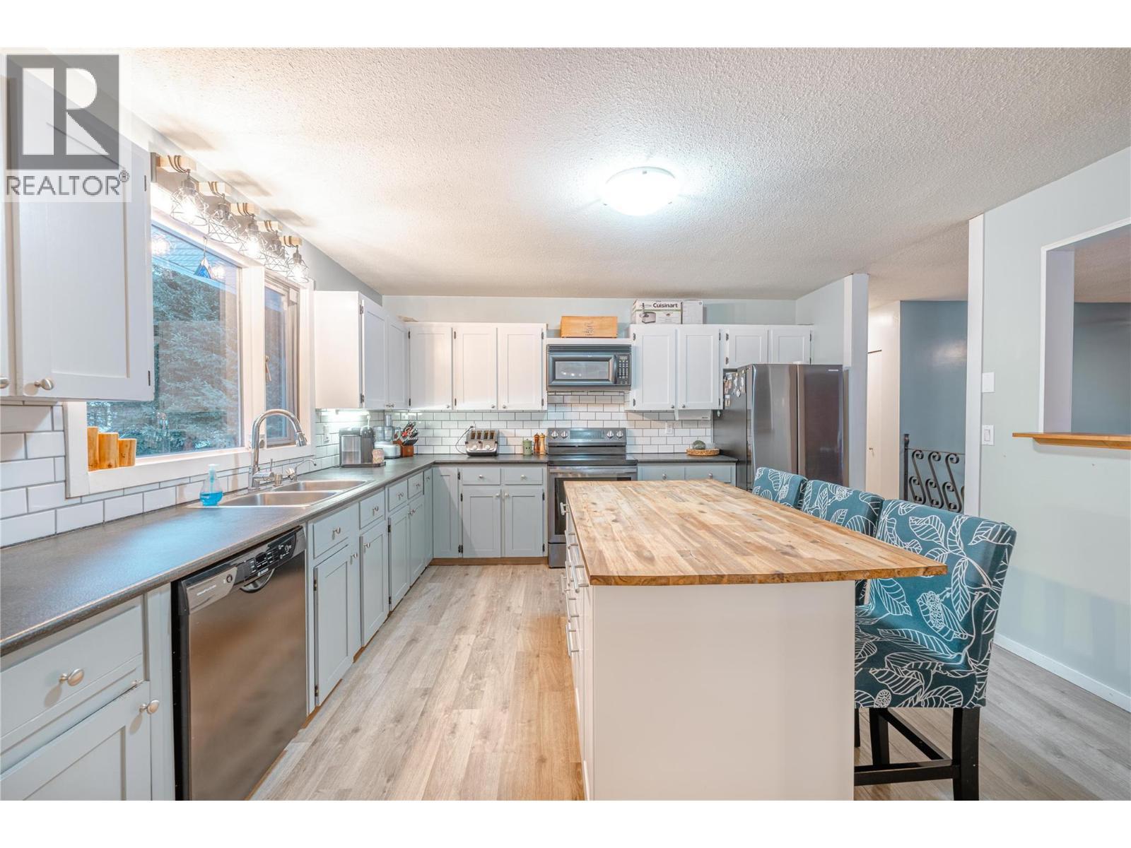 825 Ohlhausen Road. Revelstoke, British Columbia