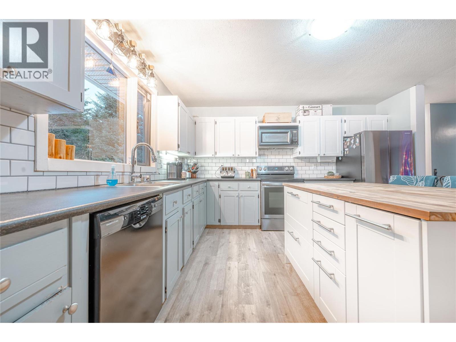 825 Ohlhausen Road. Revelstoke, British Columbia