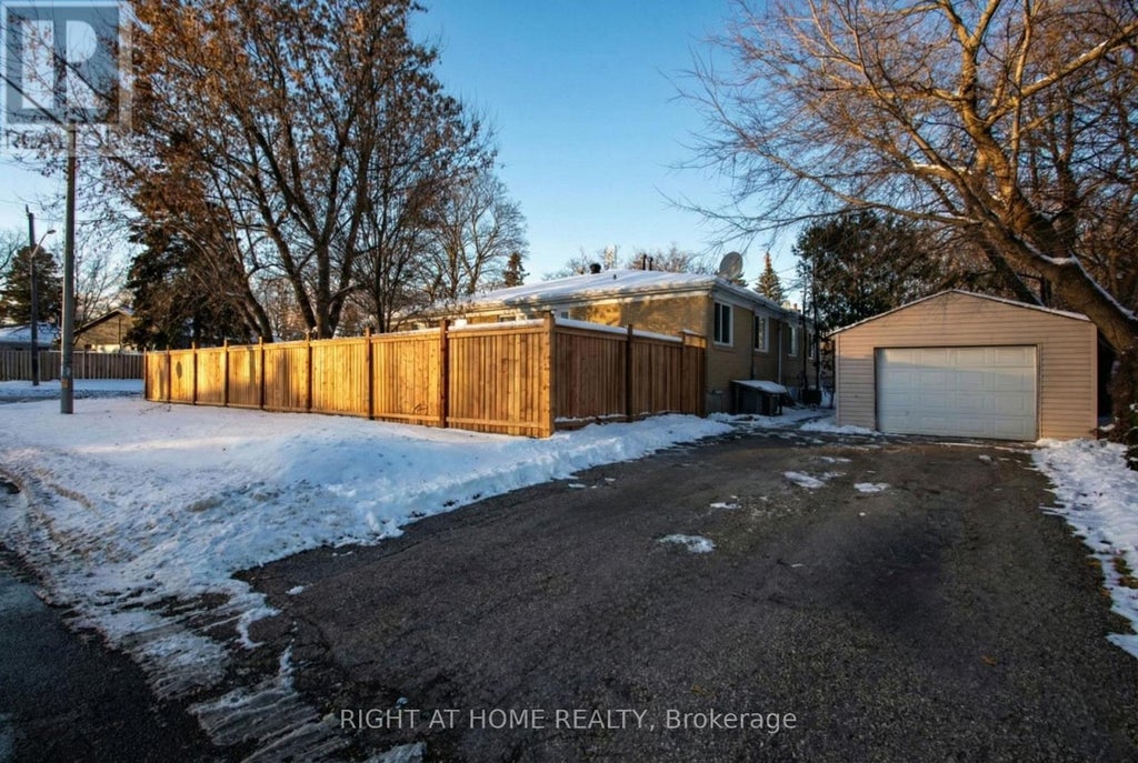 303 Blue Grass Boulevard, Richmond Hill (crosby)