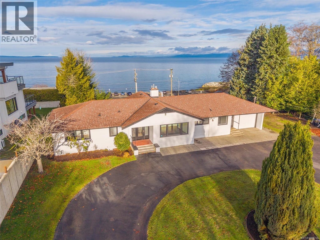 441 Memorial Avenue, Qualicum Beach
