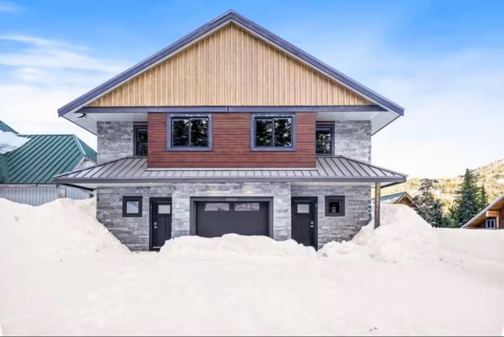 1 20921 Snowflake Crescent, Mission