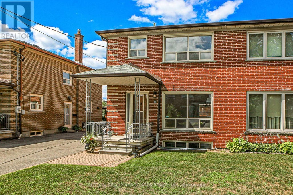 22 Woodenhill Court, Toronto (keelesdale-Eglinton West)