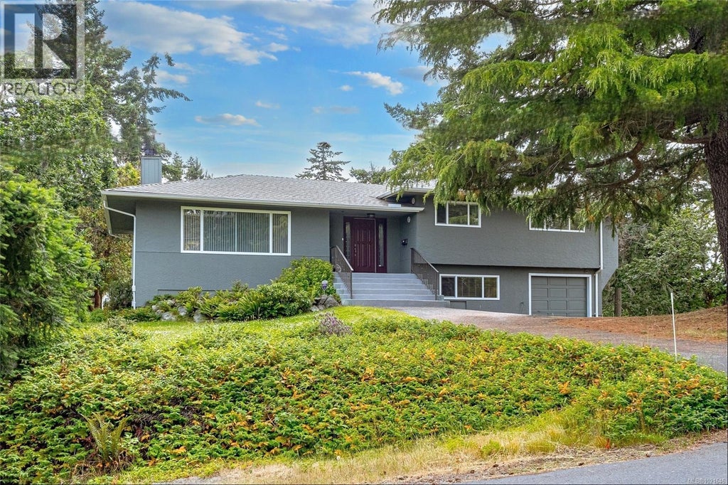4725 Treetop Heights, Saanich