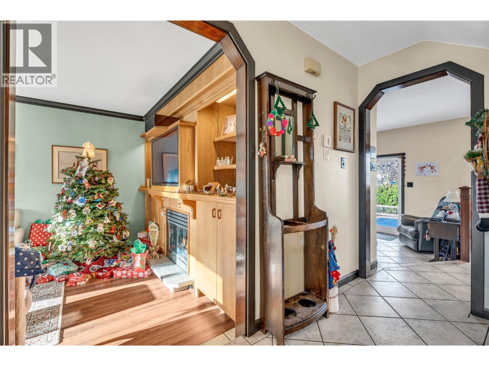 10112 Beavis Place. Summerland, British Columbia