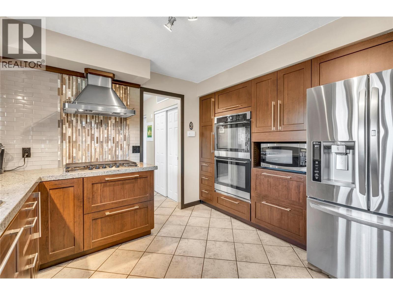 10112 Beavis Place. Summerland, British Columbia