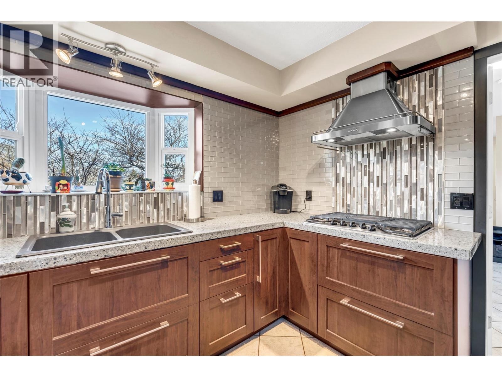 10112 Beavis Place. Summerland, British Columbia