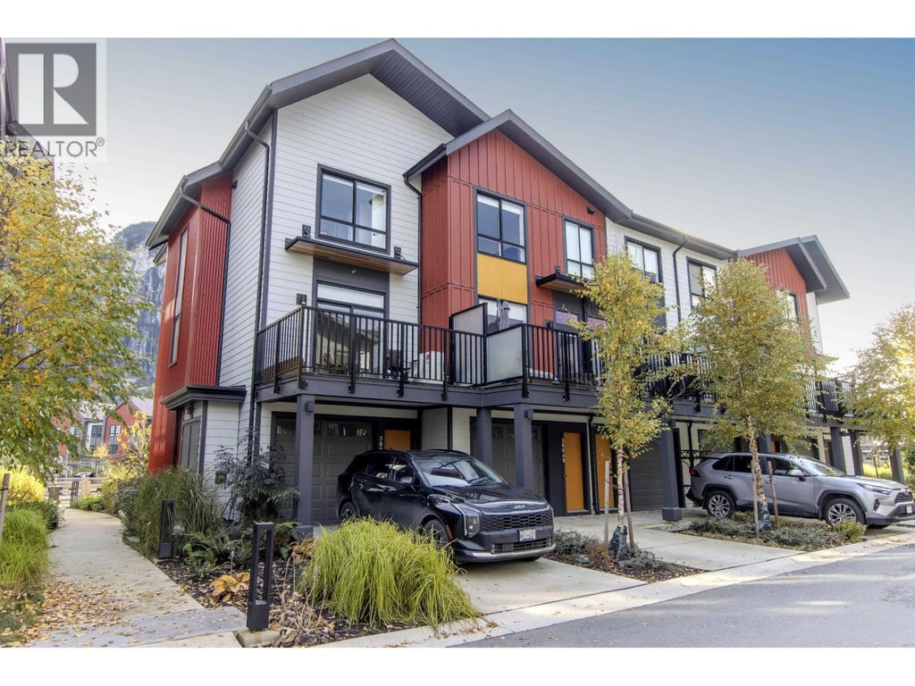 38070 Helm Way, Squamish