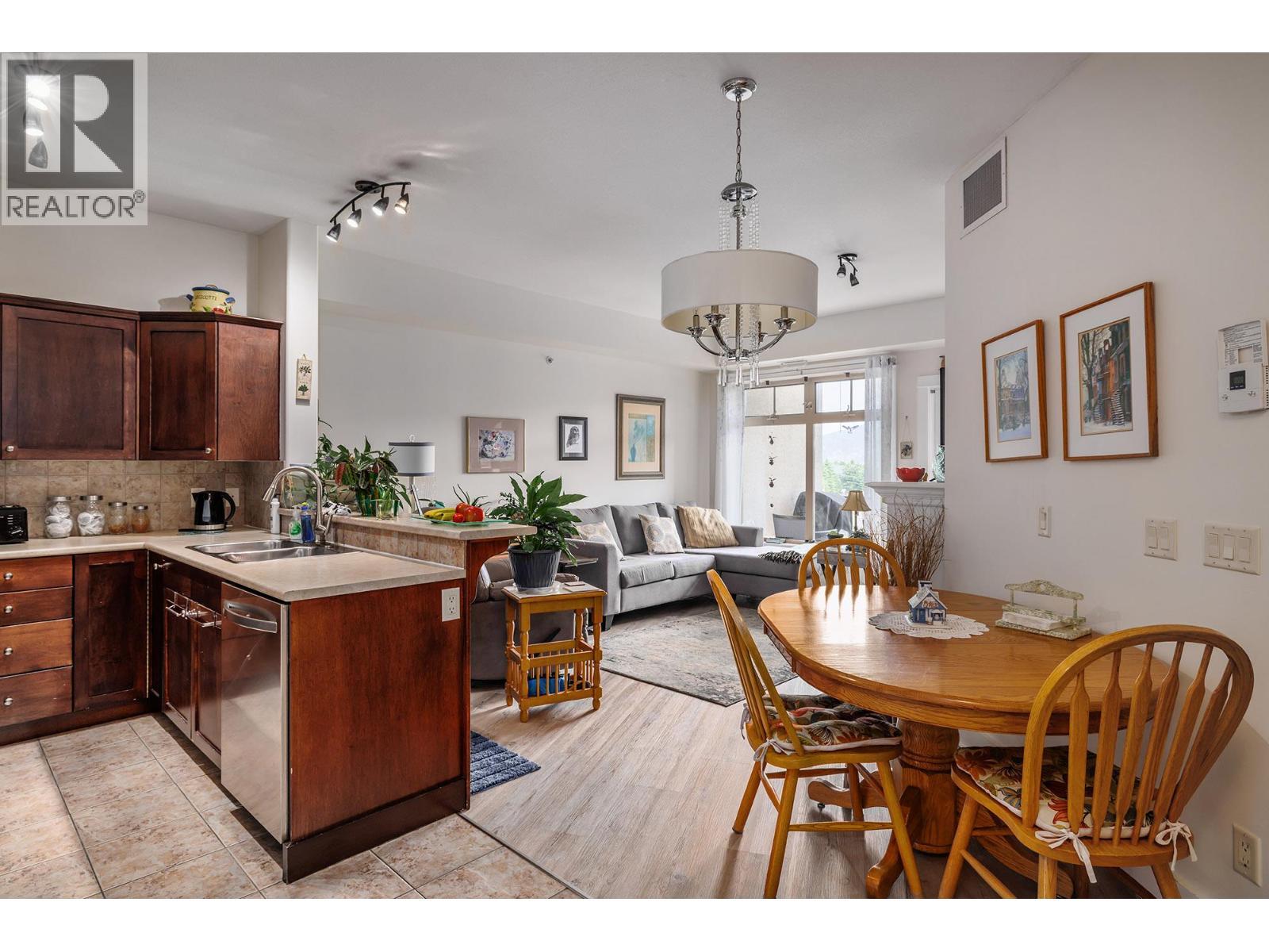 2551 Shoreline Drive Unit# 406. Lake Country, British Columbia