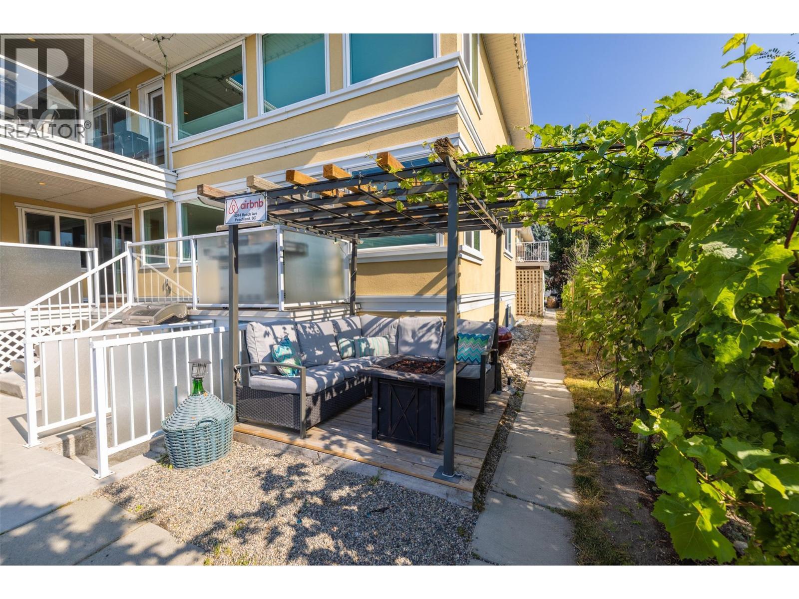 4244 Beach Avenue. Peachland, British Columbia