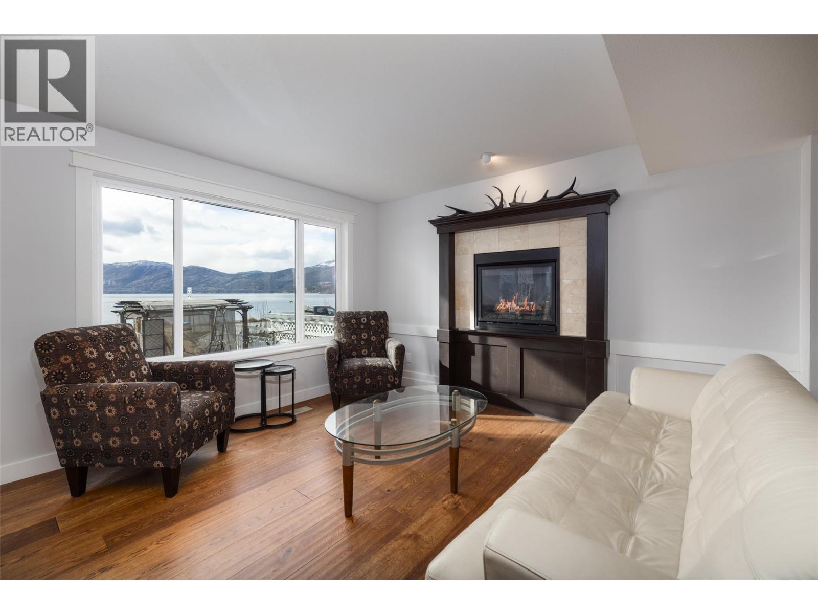 4244 Beach Avenue. Peachland, British Columbia