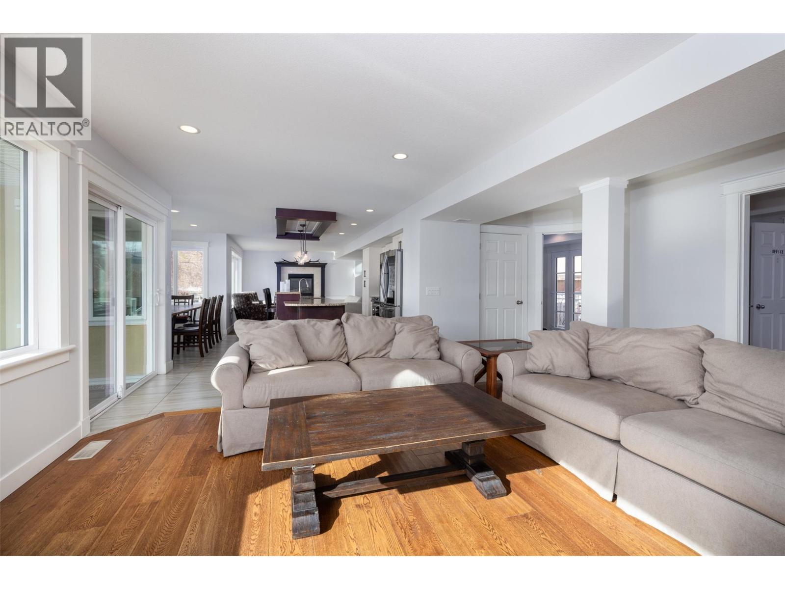 4244 Beach Avenue. Peachland, British Columbia