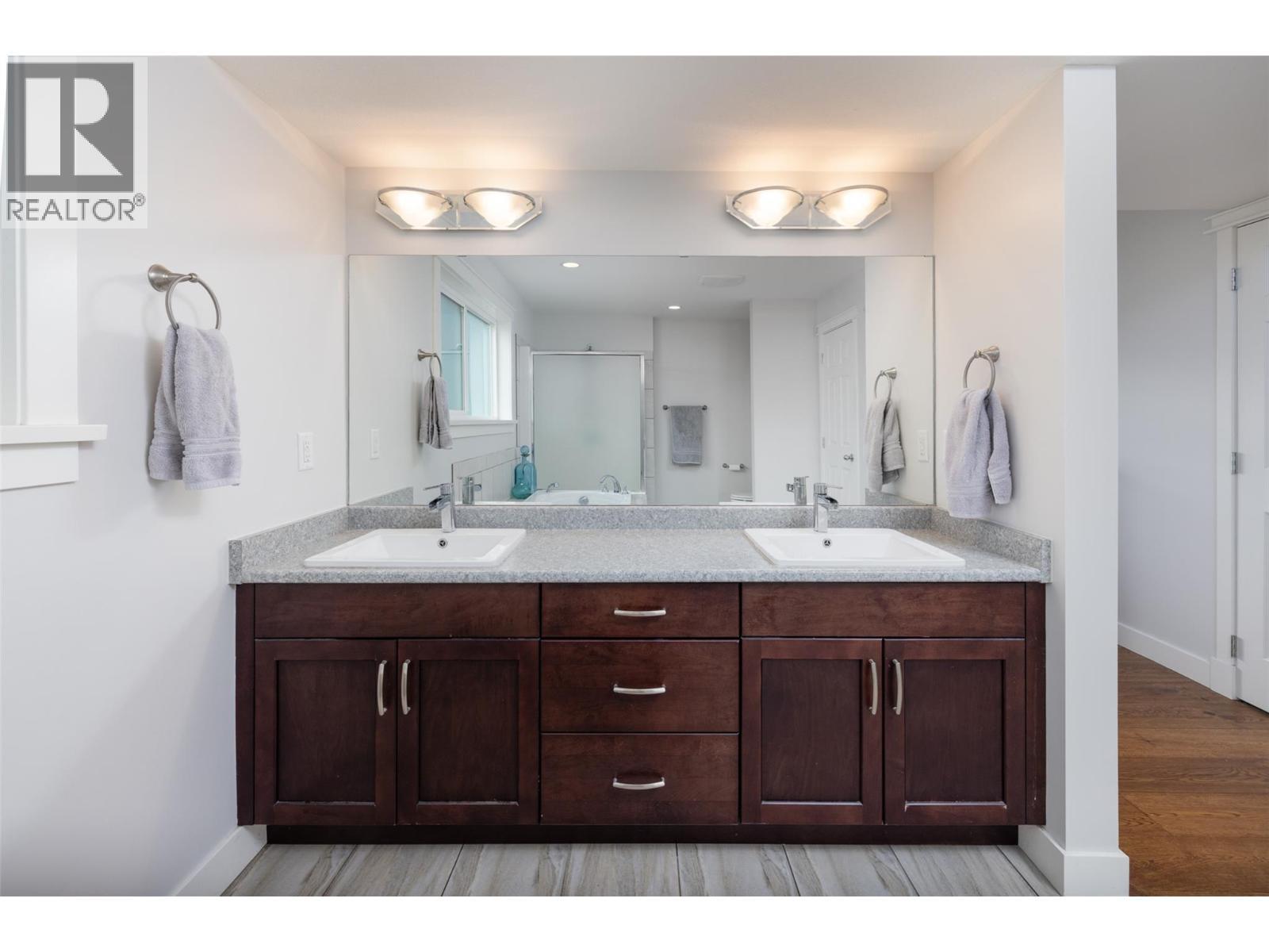 4244 Beach Avenue. Peachland, British Columbia