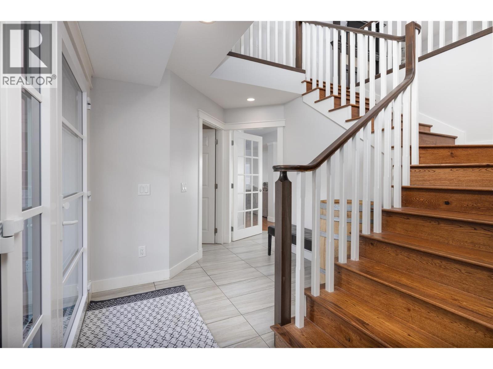 4244 Beach Avenue. Peachland, British Columbia