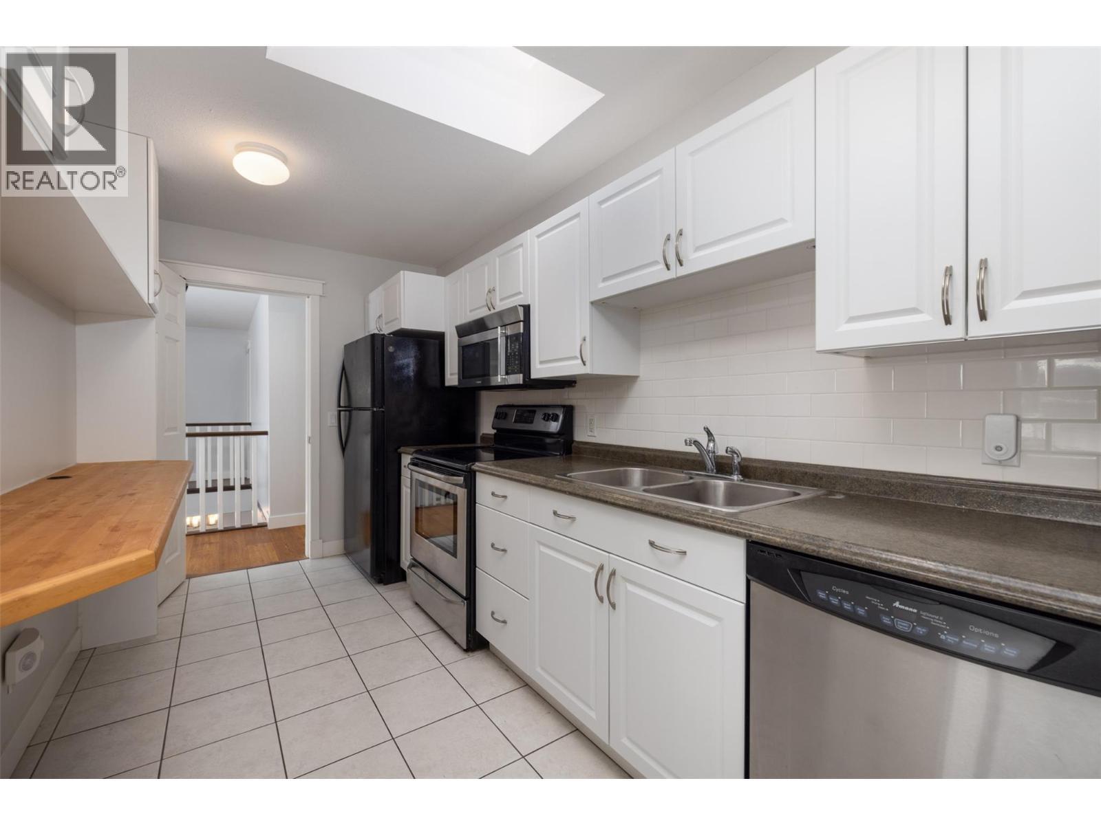 4244 Beach Avenue. Peachland, British Columbia