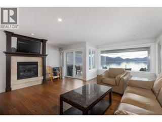 4244 Beach Avenue. Peachland, British Columbia