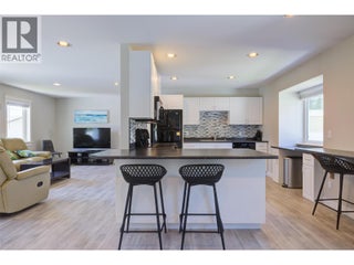 4244 Beach Avenue. Peachland, British Columbia