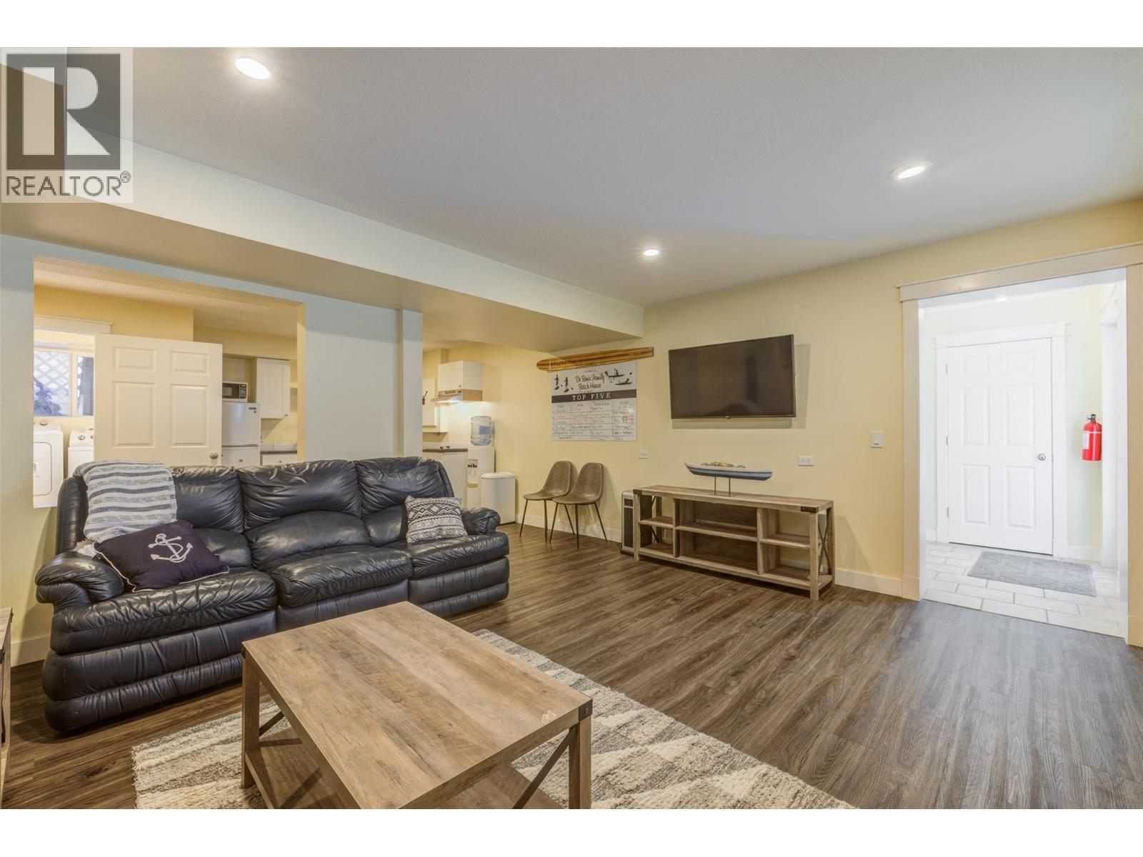 4244 Beach Avenue. Peachland, British Columbia