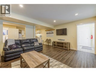 4244 Beach Avenue. Peachland, British Columbia