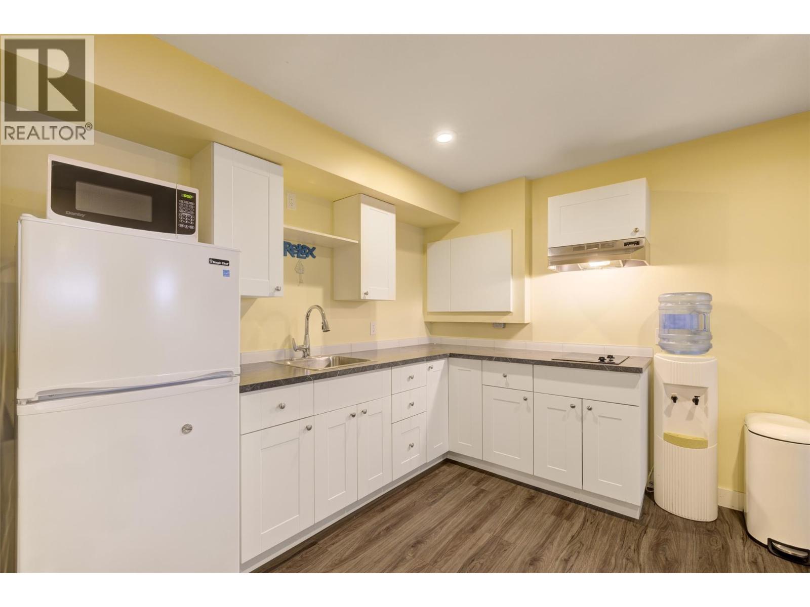 4244 Beach Avenue. Peachland, British Columbia