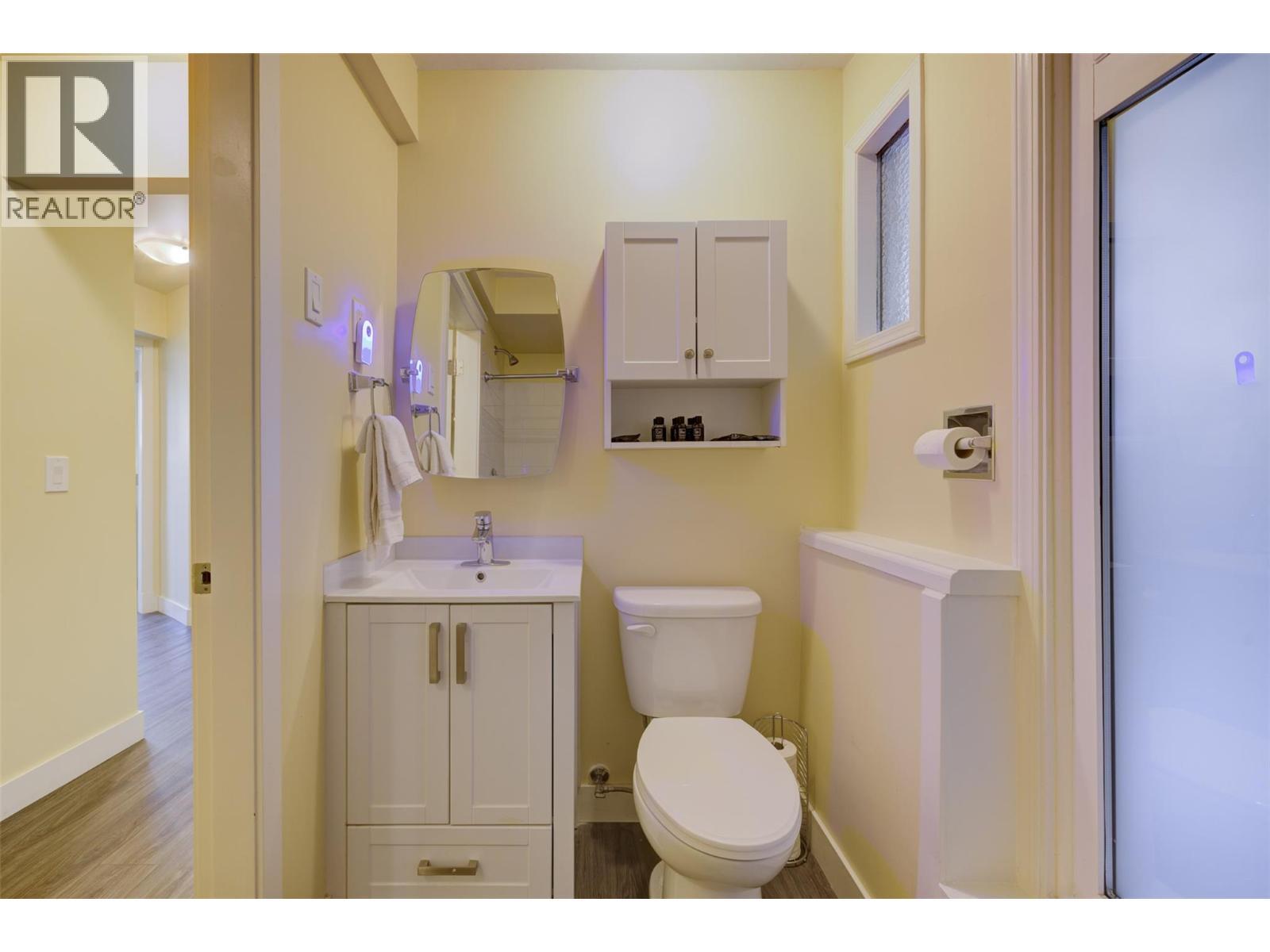 4244 Beach Avenue. Peachland, British Columbia