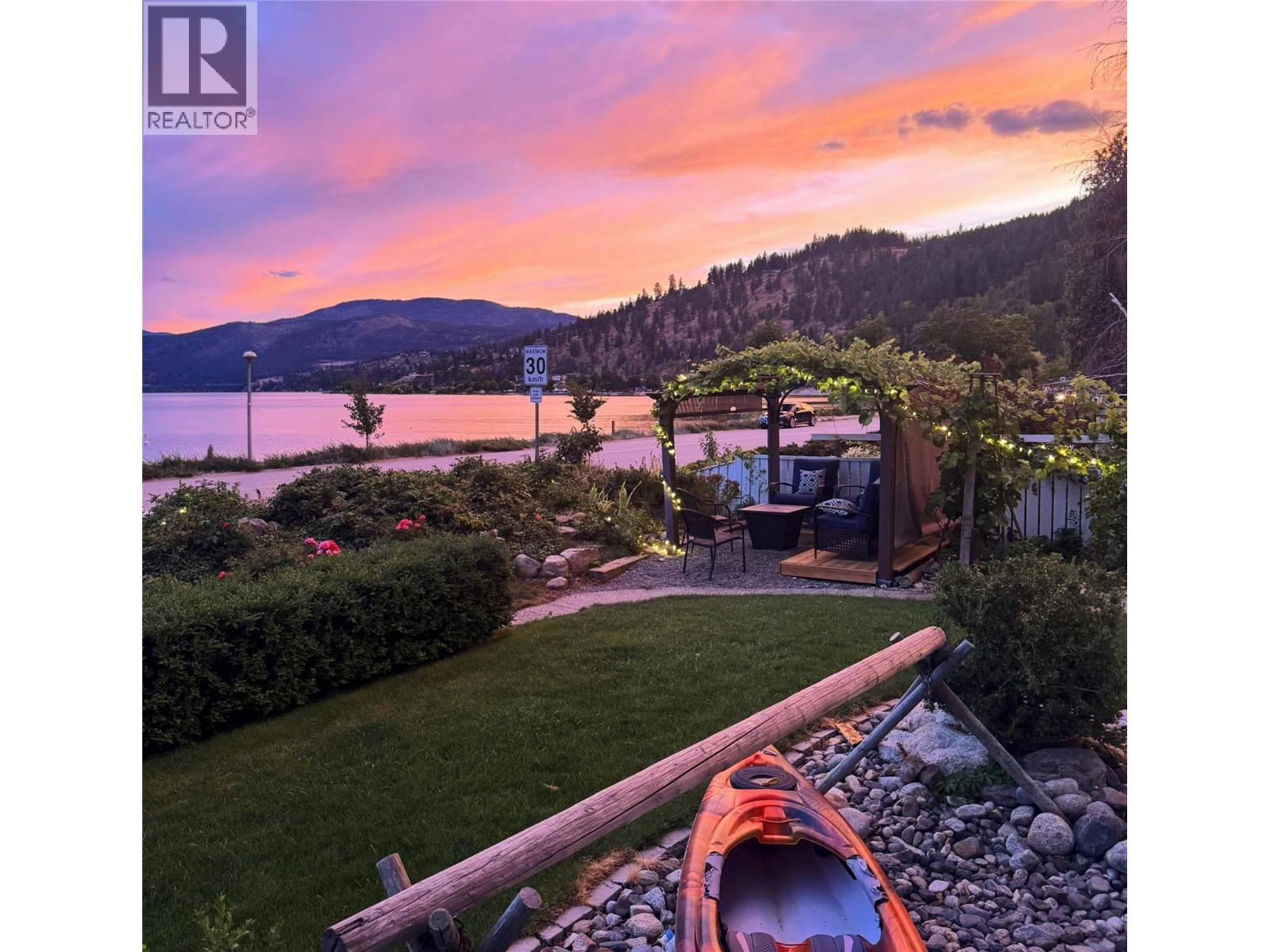 4244 Beach Avenue. Peachland, British Columbia